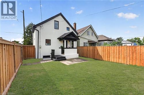 Expansive grass lawn bordered by new wood fencing - 174 London Street N, Hamilton, ON - Outdoor