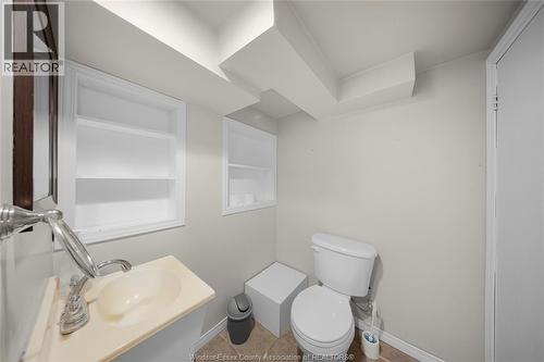 3130 Academy Drive, Windsor, ON - Indoor Photo Showing Bathroom