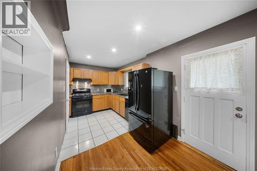 3130 Academy Drive, Windsor, ON - Indoor Photo Showing Kitchen