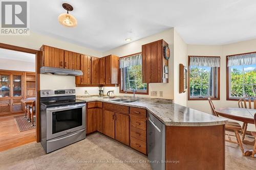 390 Eldon Street S, Goderich (Goderich (Town)), ON - Indoor Photo Showing Kitchen With Double Sink