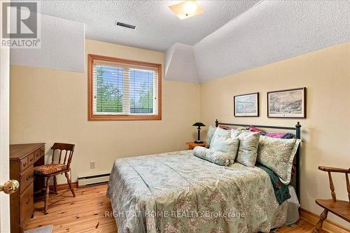 12 James Street, Tiny, ON - Indoor Photo Showing Bedroom