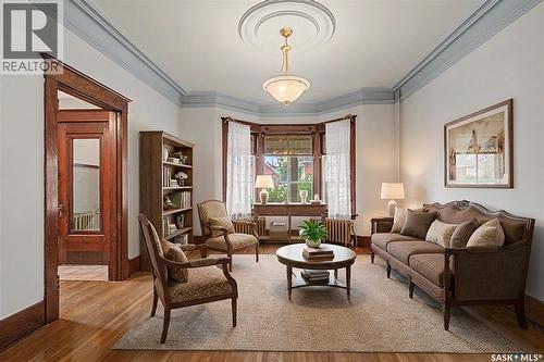 1037 Chestnut Avenue, Moose Jaw, SK - Indoor Photo Showing Living Room