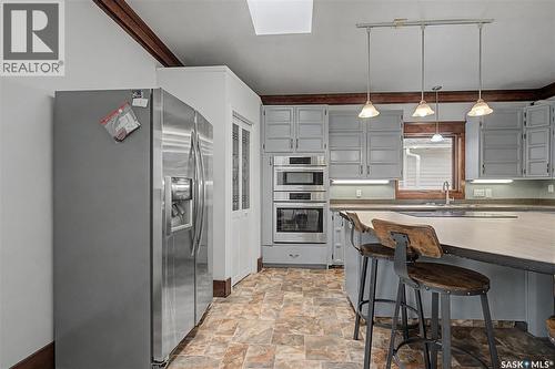 1037 Chestnut Avenue, Moose Jaw, SK - Indoor Photo Showing Kitchen With Double Sink With Upgraded Kitchen