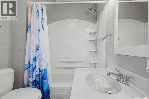 1037 Chestnut Avenue, Moose Jaw, SK - Indoor Photo Showing Bathroom