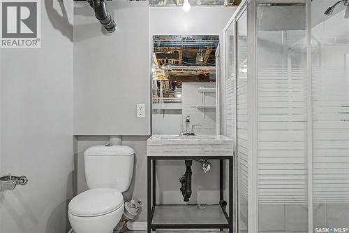 1037 Chestnut Avenue, Moose Jaw, SK - Indoor Photo Showing Bathroom