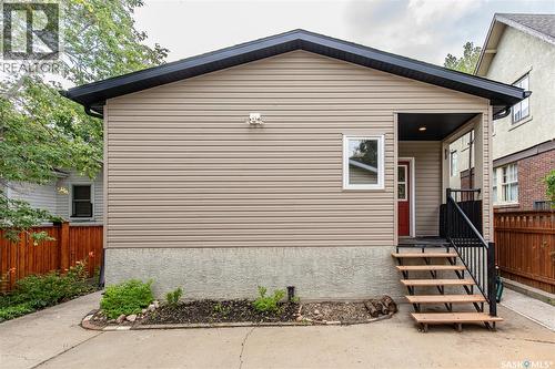 1037 Chestnut Avenue, Moose Jaw, SK - Outdoor