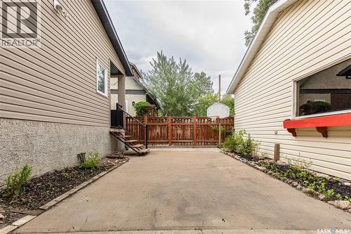 1037 Chestnut Avenue, Moose Jaw, SK - Outdoor