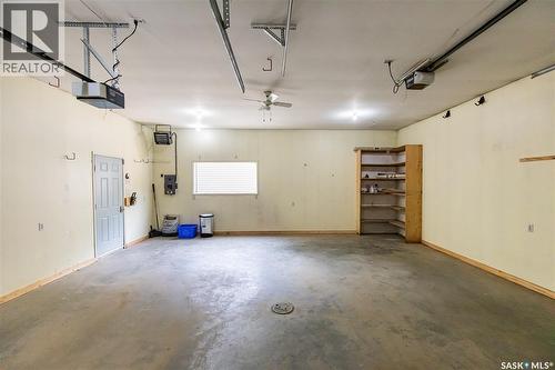 1037 Chestnut Avenue, Moose Jaw, SK - Indoor Photo Showing Garage