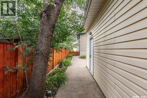 1037 Chestnut Avenue, Moose Jaw, SK - Outdoor