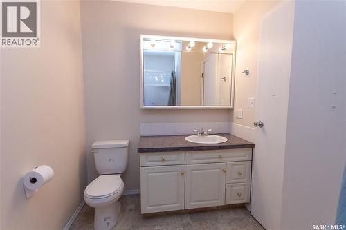 141 19Th Street, Battleford, SK - Indoor Photo Showing Bathroom
