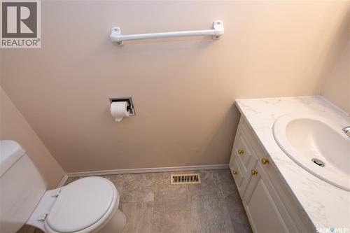 141 19Th Street, Battleford, SK - Indoor Photo Showing Bathroom