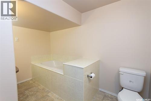 141 19Th Street, Battleford, SK - Indoor Photo Showing Bathroom