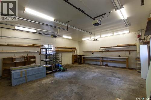 141 19Th Street, Battleford, SK - Indoor Photo Showing Garage