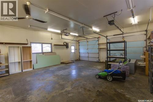 141 19Th Street, Battleford, SK - Indoor Photo Showing Garage