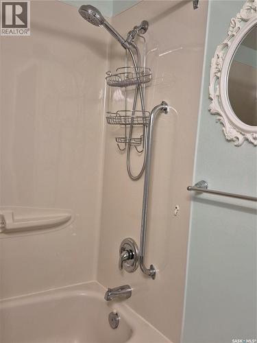 102 3220 33Rd Street W, Saskatoon, SK - Indoor Photo Showing Bathroom