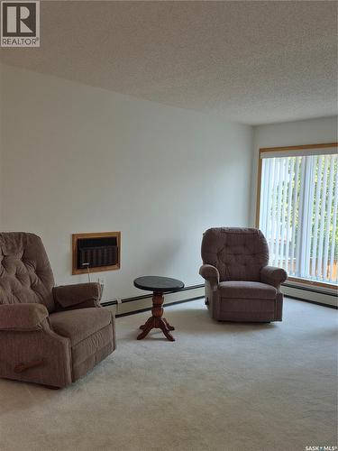 102 3220 33Rd Street W, Saskatoon, SK - Indoor Photo Showing Living Room