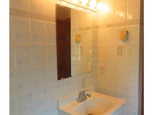 5875 West Bay Road, Roberta, NS - Indoor Photo Showing Bathroom