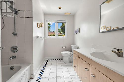 7 Chipstead Road, Toronto, ON - Indoor Photo Showing Bathroom