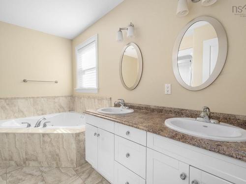 31 Sagewood Lane, Halifax, NS - Indoor Photo Showing Bathroom