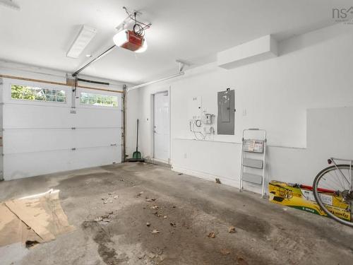 31 Sagewood Lane, Halifax, NS - Indoor Photo Showing Garage