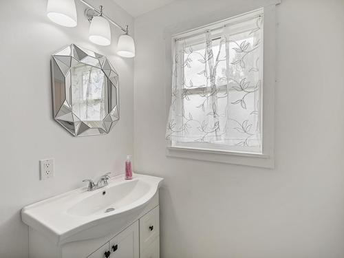50 Andrews Court, Charlottetown, PE - Indoor Photo Showing Bathroom