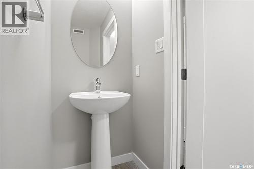 1760 Mustard Street, Regina, SK - Indoor Photo Showing Bathroom