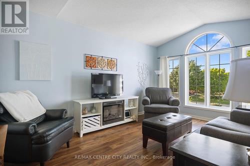 52 Donker Drive, St. Thomas, ON - Indoor Photo Showing Living Room