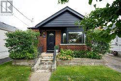 35 MEMORIAL PARK AVENUE Toronto, ON M4J 2J7