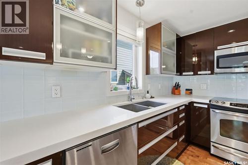 411 Hartley Road, Saskatoon, SK - Indoor Photo Showing Kitchen With Double Sink With Upgraded Kitchen