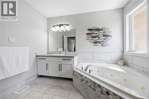 301 Eagle Way, Sarnia, ON - Indoor Photo Showing Bathroom