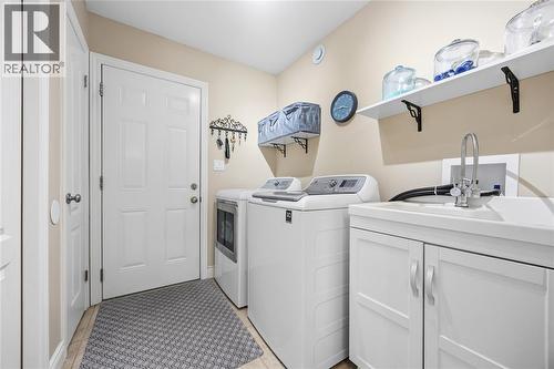 301 Eagle Way, Sarnia, ON - Indoor Photo Showing Laundry Room