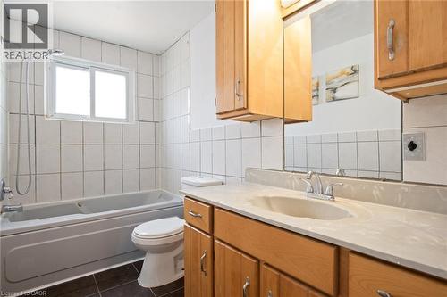 87 Christopher Drive, Waterloo, ON - Indoor Photo Showing Bathroom