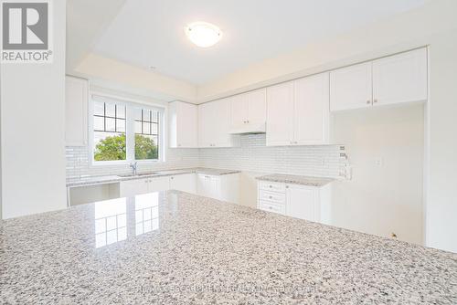 41 Utter Place, Hamilton, ON - Indoor Photo Showing Kitchen