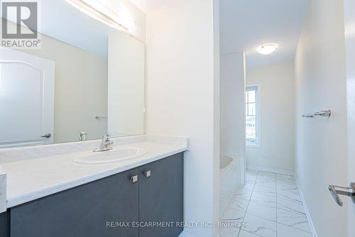 41 Utter Place, Hamilton, ON - Indoor Photo Showing Bathroom