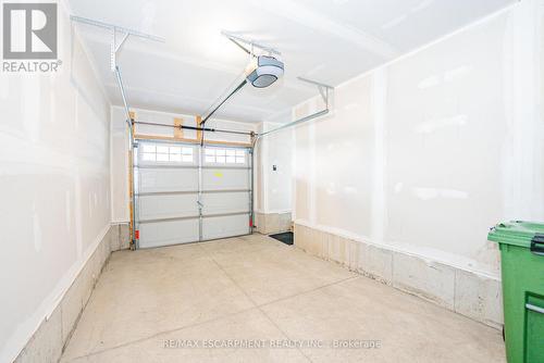 41 Utter Place, Hamilton, ON - Indoor Photo Showing Garage