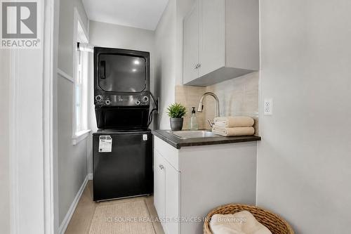113 Fairmont Avenue, Ottawa, ON - Indoor Photo Showing Kitchen