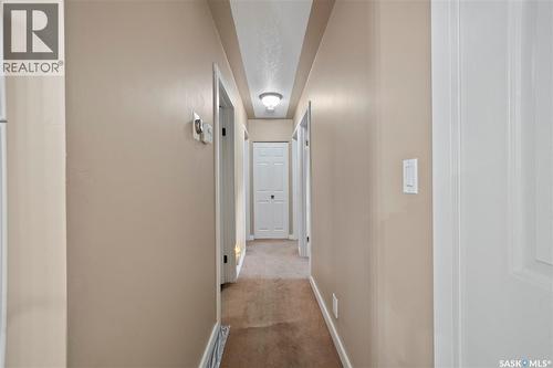 405 4Th Avenue Ne, Moose Jaw, SK - Indoor Photo Showing Other Room