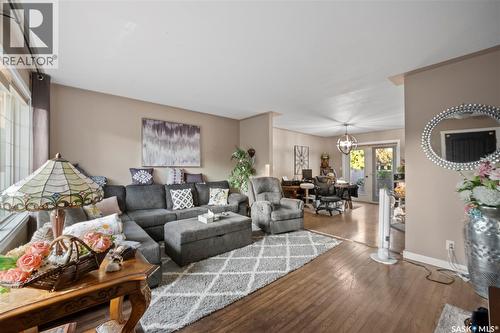 405 4Th Avenue Ne, Moose Jaw, SK - Indoor Photo Showing Living Room