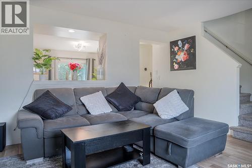 542 Carter Way, Saskatoon, SK - Indoor Photo Showing Living Room