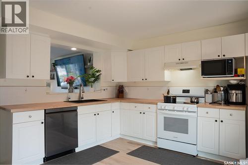542 Carter Way, Saskatoon, SK - Indoor Photo Showing Kitchen
