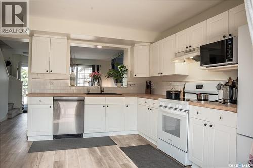 542 Carter Way, Saskatoon, SK - Indoor Photo Showing Kitchen