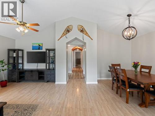 27 12Th Avenue, Whitehorse, YT - Indoor Photo Showing Dining Room