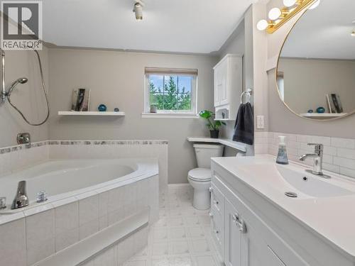 27 12Th Avenue, Whitehorse, YT - Indoor Photo Showing Bathroom