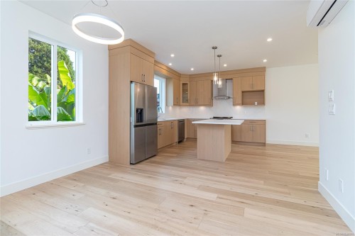 #1-1559 Ash Rd, Saanich, BC 