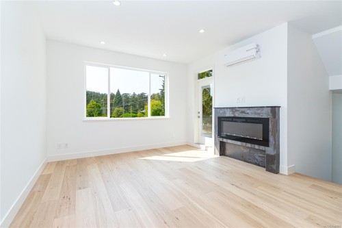 #1-1559 Ash Rd, Saanich, BC 