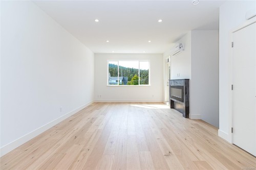 #1-1559 Ash Rd, Saanich, BC 