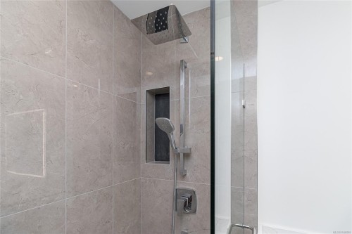 #1-1559 Ash Rd, Saanich, BC 