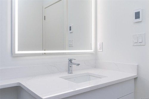 #1-1559 Ash Rd, Saanich, BC 