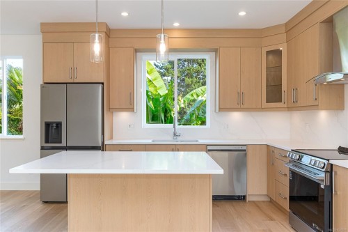 #1-1559 Ash Rd, Saanich, BC 