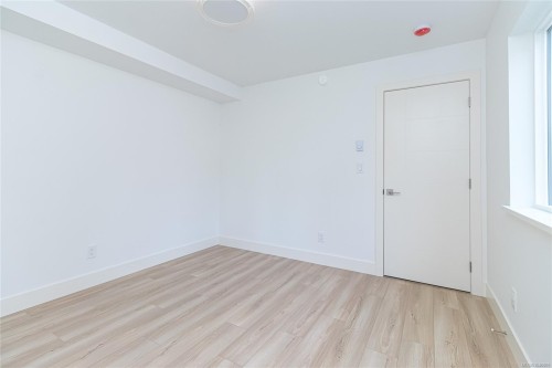 #1-1559 Ash Rd, Saanich, BC 
